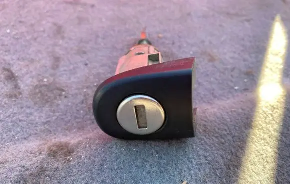 Volkswagen Golf IV Front door lock (next to the handle) 1U08371678 1U0837167 1U0837168