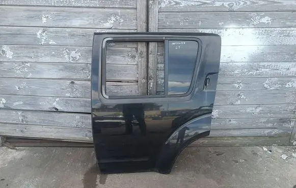 Nissan Pathfinder R51 Rear door