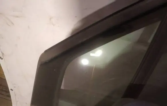 Citroen C8 Front door vent window glass four-door as2
