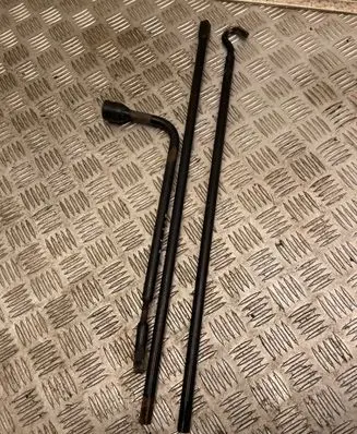 Jeep Grand Cherokee (WJ) Wheel nut wrench 