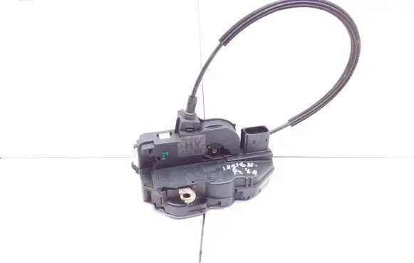 Opel Insignia A Front door lock 13503161