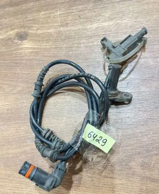 Mercedes-Benz E W212 ABS brake wheel speed sensor A2125401605 A2125400217