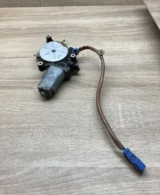 Honda CR-V Rear door window regulator motor WR512V