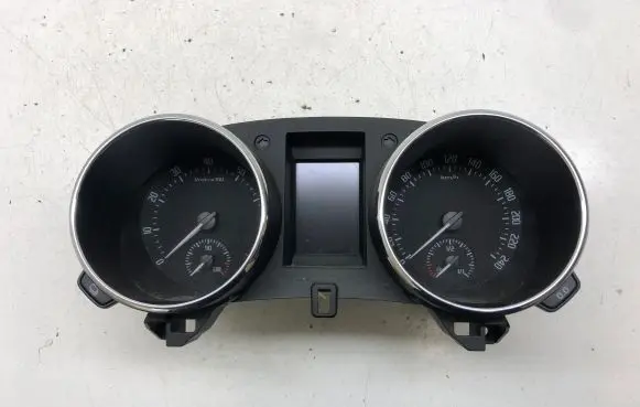 Skoda Yeti (5L) Speedometer (instrument cluster) 5L0920800F