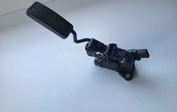 Honda CR-V Accelerator throttle pedal