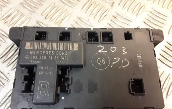 Mercedes-Benz C W203 Door control unit/module 2038201485 A2038201485