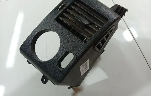 Mercedes-Benz Sprinter W906 Dash center air vent grill DN74078