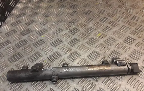Mercedes-Benz C W204 Fuel main line pipe 0061536528 6420702595