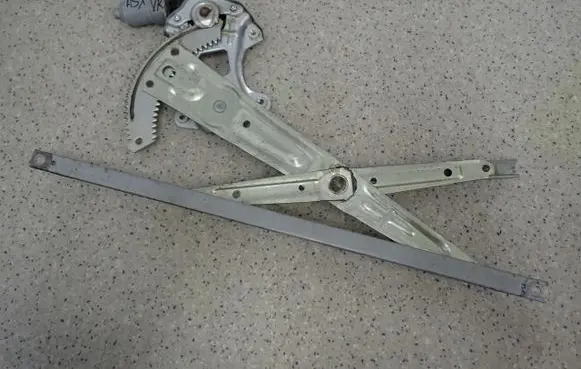 Mitsubishi ASX Front door window regulator with motor