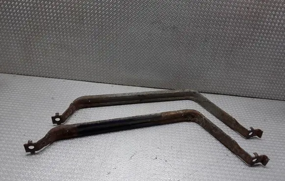 Fuel tank mounting bracket