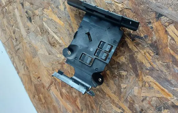 Volkswagen Tiguan Other engine bay part 5QA906507E