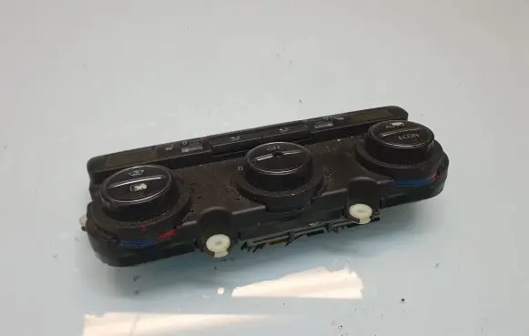 Volkswagen PASSAT B6 Climate control unit