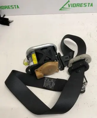 Nissan Note (E11) Front seatbelt