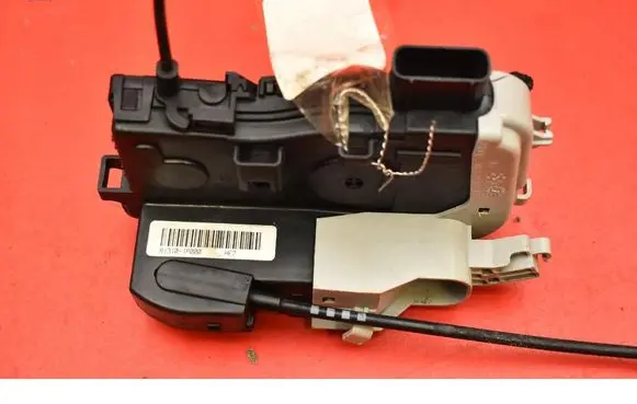 KIA Venga Front door lock 813101P000
