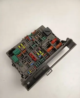 BMW 1 E81 E87 Fuse box set 9119446