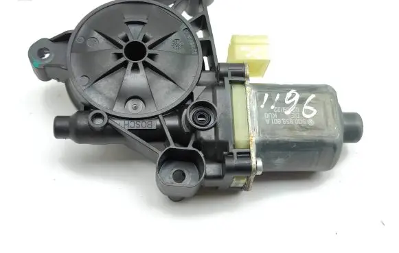 Volkswagen T-Roc Front door window regulator motor 5Q0959801A