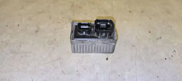 Opel Astra J Glow plug pre-heat relay 55574293