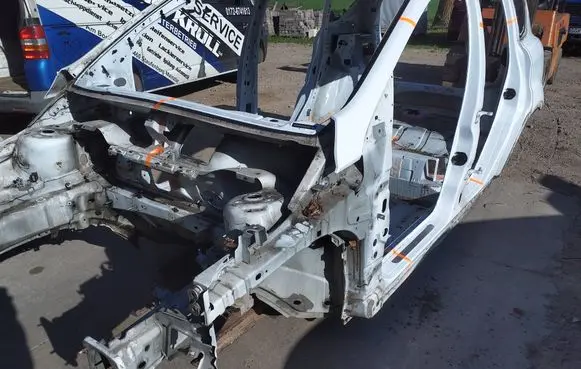 Ford Kuga I Front quarter panel 