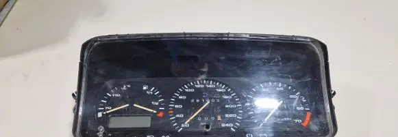 Volkswagen PASSAT B3 Speedometer (instrument cluster) 357913033C