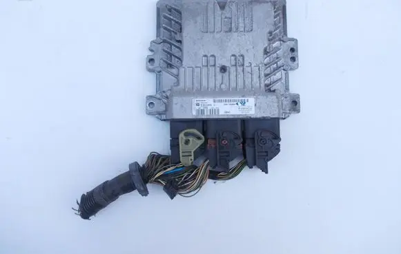 Ford C-MAX II Engine control unit/module AV6112A650YC S180133002C