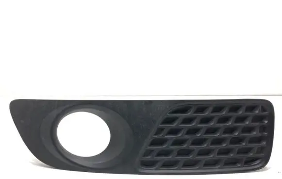 Volvo V70 Front bumper lower grill 30678639
