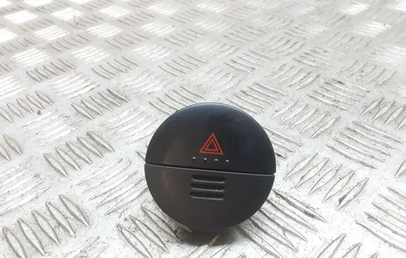 Nissan X-Trail T30 Hazard light switch 06016