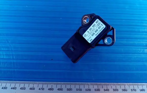 Audi A4 S4 B7 8E 8H Air pressure sensor 038906051C