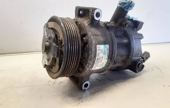 Volkswagen Golf VI Air conditioning (A/C) compressor (pump) 5N0820803 R134A1701P 077050030B4