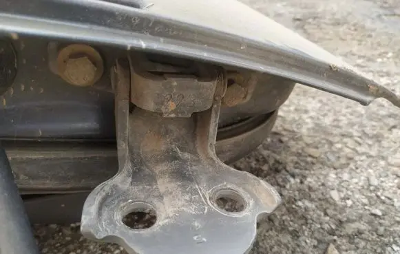 Volvo S40, V40 Rear door lower hinge