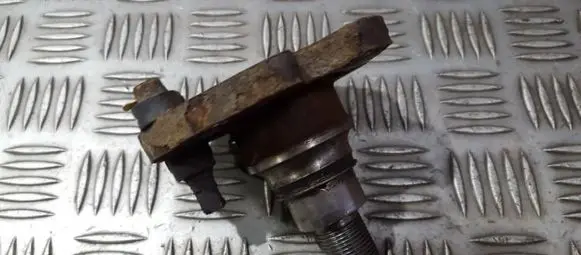 Volkswagen Golf IV Stub axle 