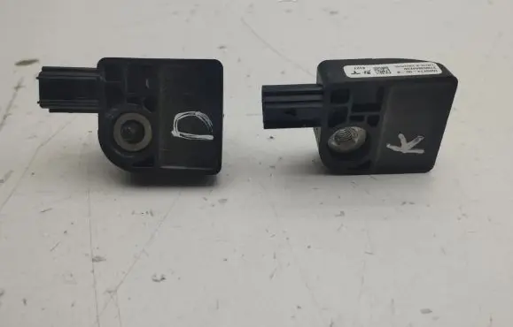 Tesla Model S Airbag deployment crash/impact sensor 100527400B