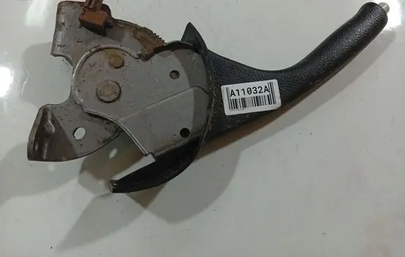 Handbrake/parking brake lever assembly