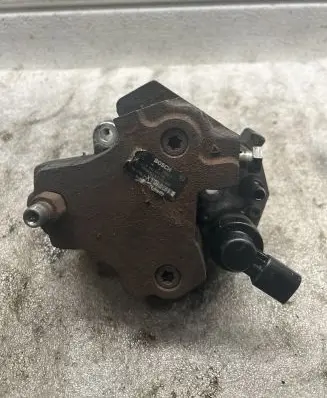 BMW 3 E90 E91 Fuel injection high pressure pump 0445010045