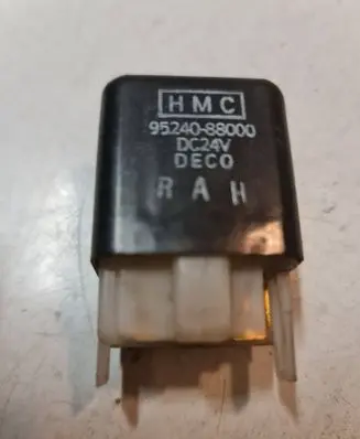 Hyundai Accent Window wiper relay 9524088000 DC24V