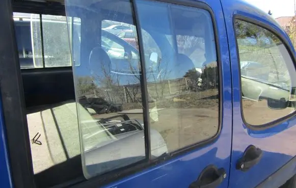 Fiat Doblo Rear door window glass 