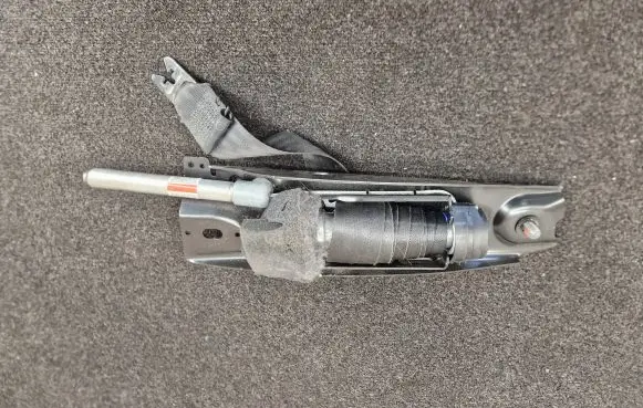 Volvo S80 Front seatbelt 39865060