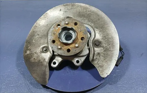 BMW M4 F82 F83 Front wheel hub spindle knuckle 8095658