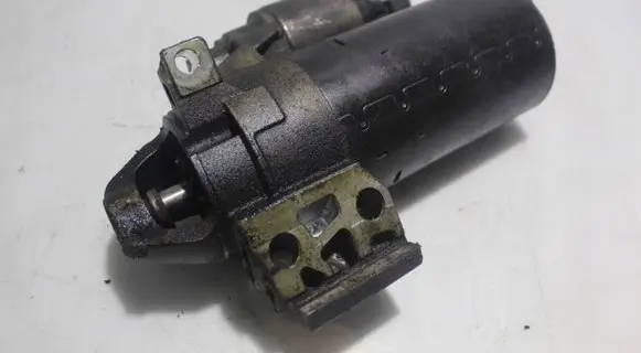 BMW 1 E81 E87 Starter motor 