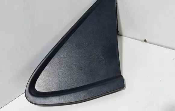 Fender trim (molding)