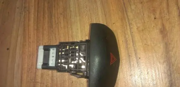 Nissan Primera Hazard light switch niles06016