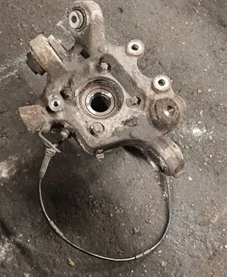 Rear wheel hub spindle/knuckle