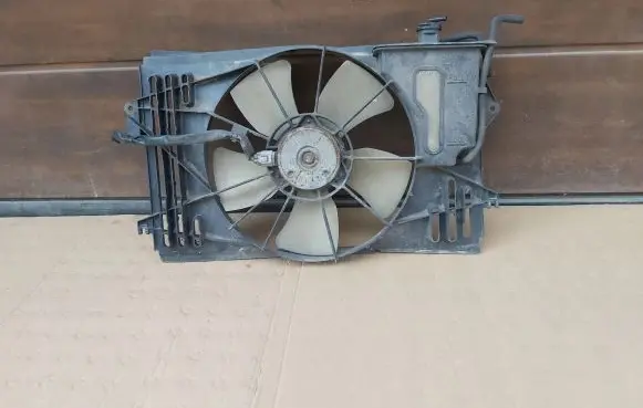 Toyota Corolla Verso E110 Air conditioning (A/C) fan (condenser) 