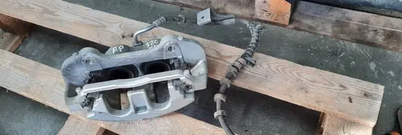 Chrysler Pacifica Front brake caliper 17988801
