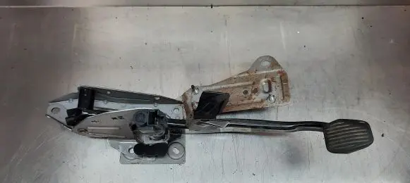 Volvo V50 Brake pedal