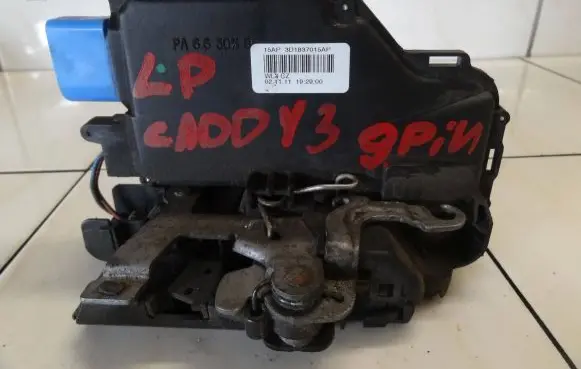 Volkswagen Caddy Front door lock 3D1837015AP