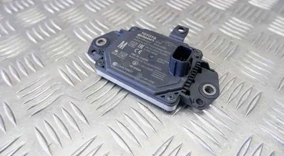 Toyota Yaris XP210 Distronic sensor radar 882100D040