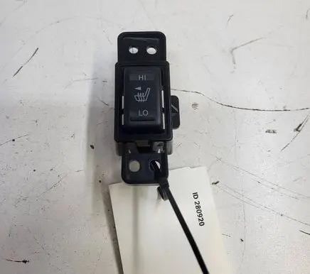 Nissan Leaf I (ZE0) Seat heating switch 689TC3NF0A