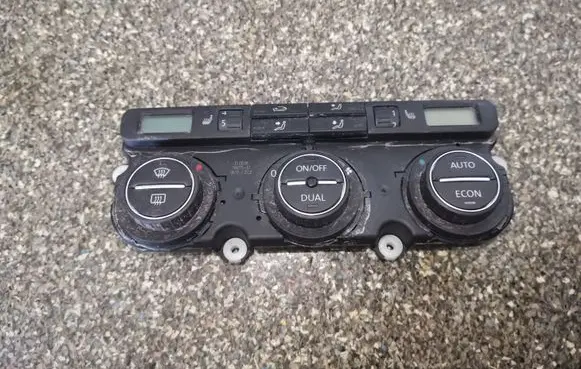 Volkswagen PASSAT B6 Climate control unit