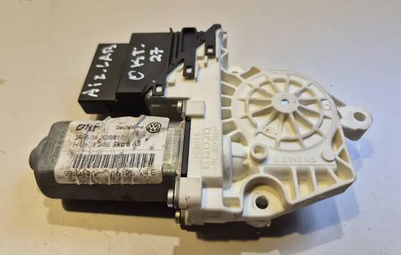 Skoda Octavia Mk2 (1Z) Rear door window regulator motor 1K0959704E