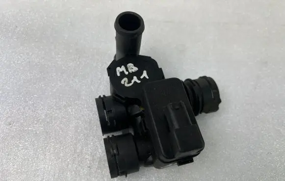 Mercedes-Benz E W211 Coolant heater control valve A2118320684